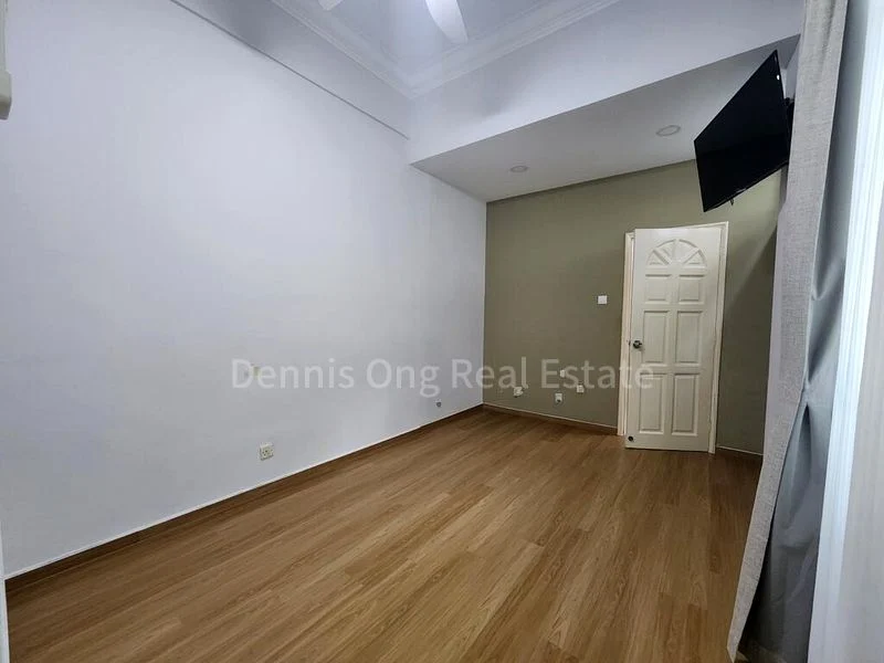 5 Bed Semi-Detached House (Landed) for Rent in  Eastwood Road - Image 9