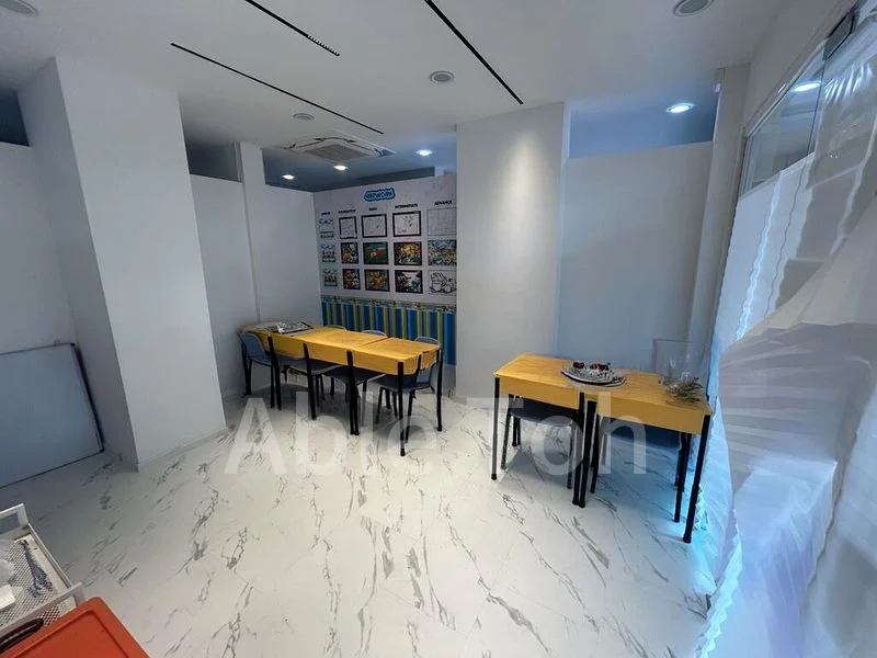 Other Retail for Rent: 682 Race Course Road Shop - Image 1