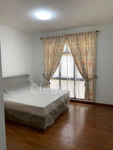 3 Bed Condo for Rent in  Seletaris - Image 7