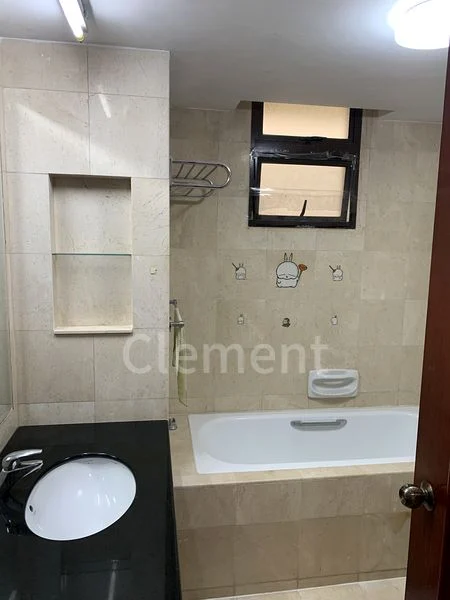 3 Bed Condo for Rent in  Seletaris - Image 9