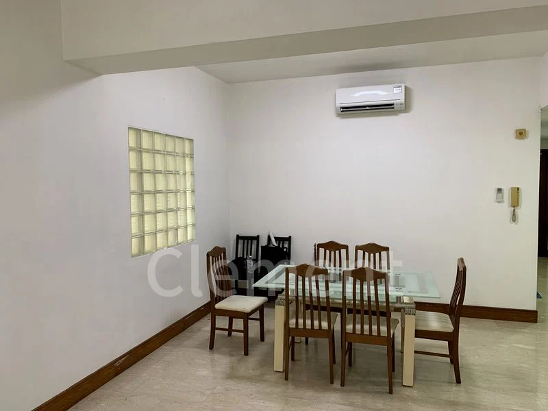 3 Bed Condo for Rent in  Seletaris - Image 2