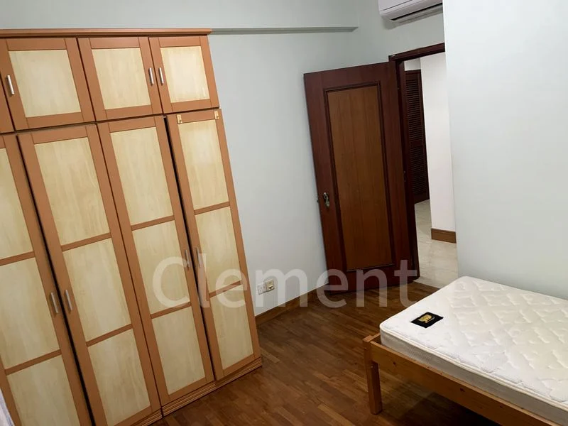 3 Bed Condo for Rent in  Seletaris - Image 4