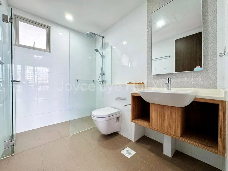 5 Bed Executive Condo for Sale in Heron Bay - Image 1