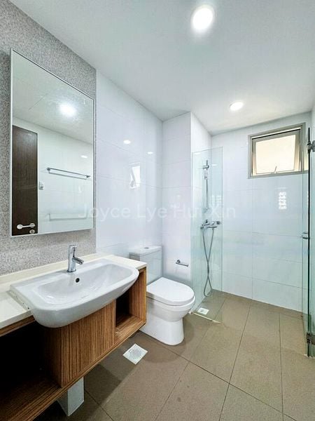 5 Bed Executive Condo for Sale in Heron Bay - Image 7