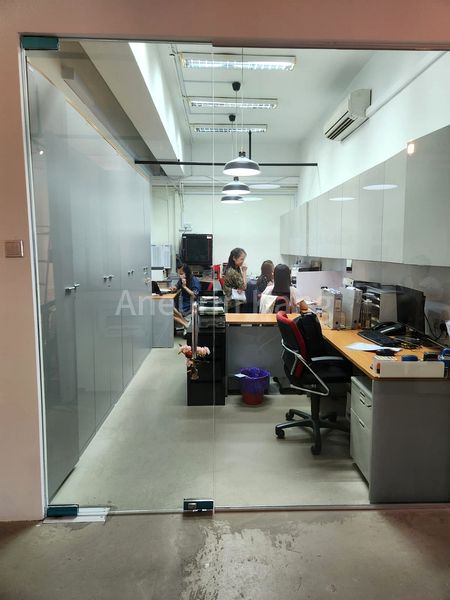 Light Industrial (B1) for Rent in  Thye Hong Centre - Image 4