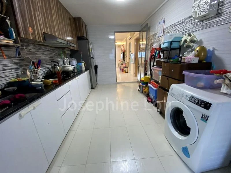 3 Room (3NG) HDB for Sale in  151 Yishun Street 11 - Image 3
