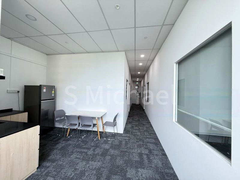 Light Industrial (B1) for Rent: Tradehub 21 - Image 2