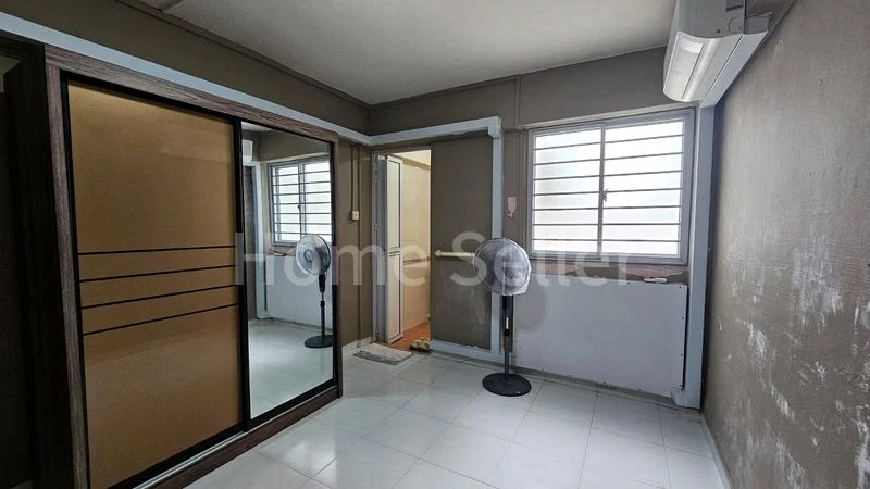 3 Room (3NG) HDB for Sale in 102 Jurong East Street 13 - Image 5