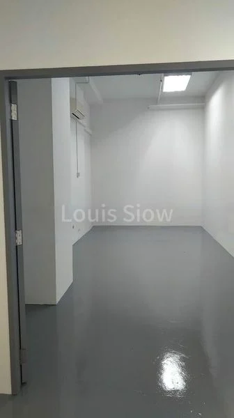 Light Industrial (B1) for Rent: Woodlands 11 - Image 4