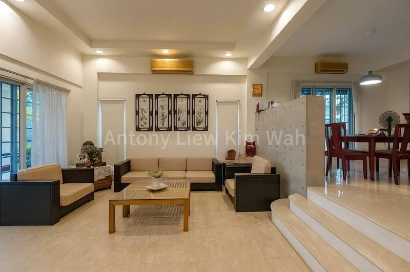 5 Bed Terraced House (Landed) for Sale in  Villa Verde - Image 1