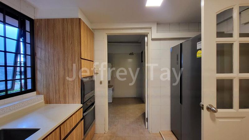 4 Bed Condo for Rent in  Parkway View - Image 4