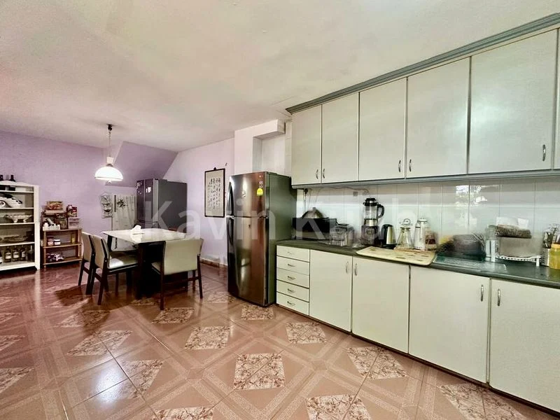 4 Bed Semi-Detached House (Landed) for Sale in  Hong Kong Park - Image 2