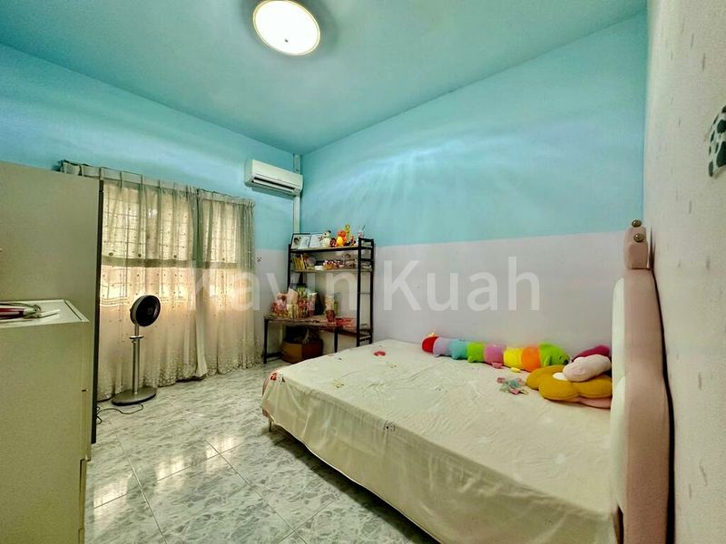 4 Bed Semi-Detached House (Landed) for Sale in  Hong Kong Park - Image 3