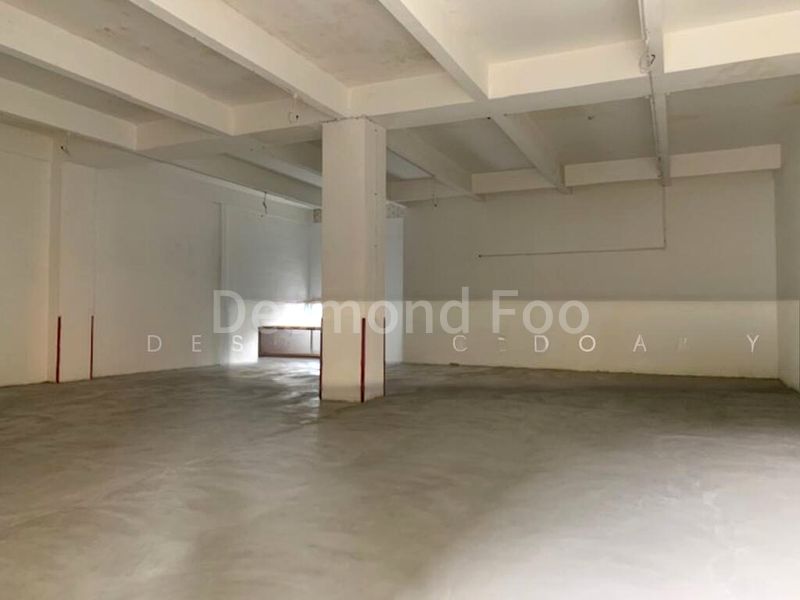 Light Industrial (B1) for Rent: Ground floor unit with high ceilings and loading bays in Macpherson. - Image 1