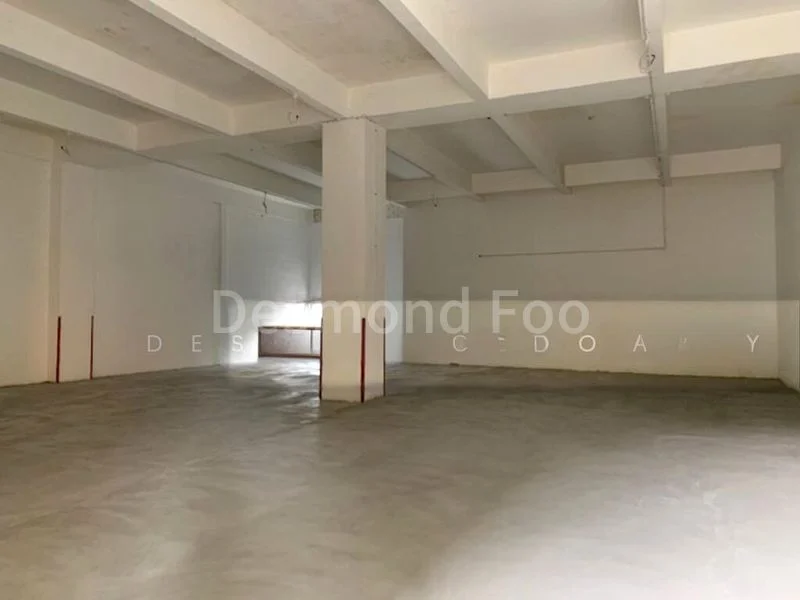 Light Industrial (B1) for Rent: Ground floor unit with high ceilings and loading bays in Macpherson. - Image 2