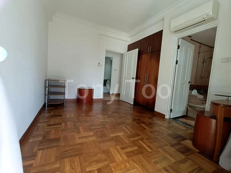 3 Bed Condo for Sale in  Spring Grove - Image 4