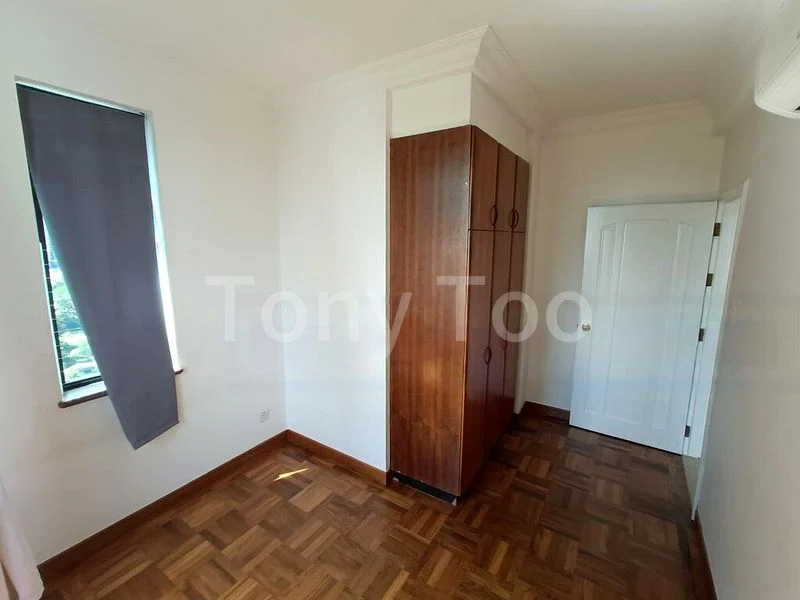 3 Bed Condo for Sale in  Spring Grove - Image 2