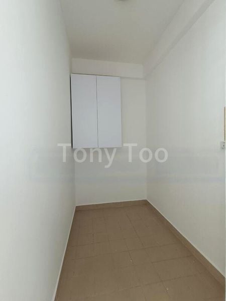 3 Bed Condo for Sale in  Spring Grove - Image 3