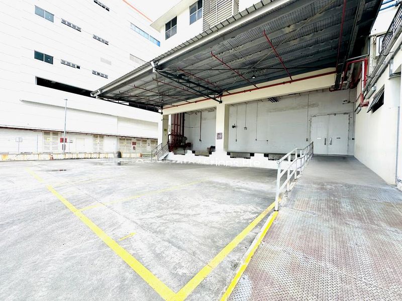 Light Industrial (B1) for Rent: FUNCTIONAL, SEMI-FITTED BUSINESS Space for Most Operations; 6 meter, High Power, with Ample Loading bays. - Image 10