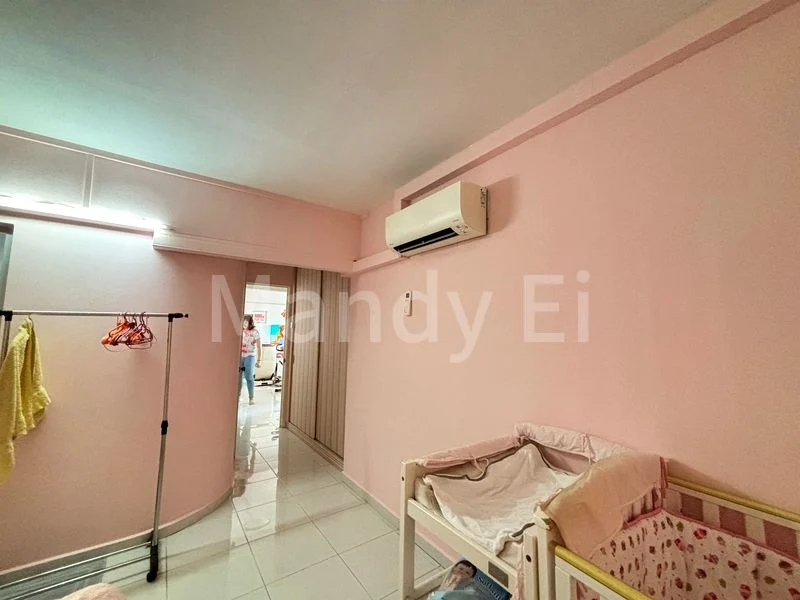 Executive HDB for Sale in 207 Choa Chu Kang Central - Image 4
