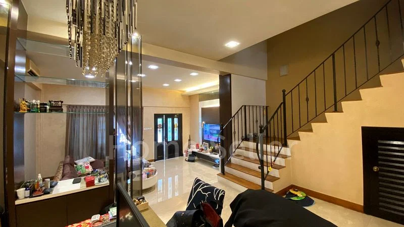 5 Bed Terraced House (Landed) for Sale in Villa Verde - Image 2