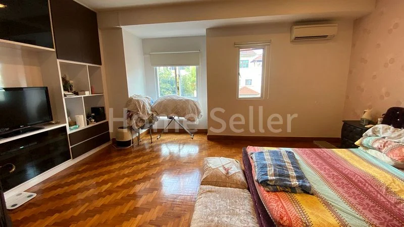 5 Bed Terraced House (Landed) for Sale in Villa Verde - Image 8