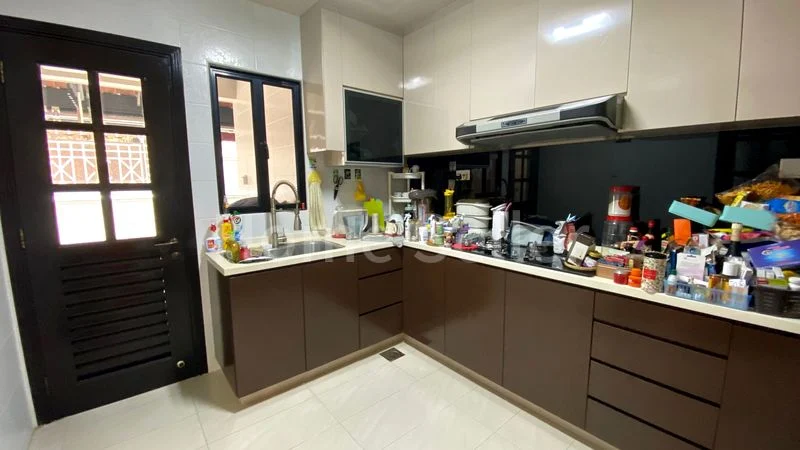 5 Bed Terraced House (Landed) for Sale in Villa Verde - Image 4