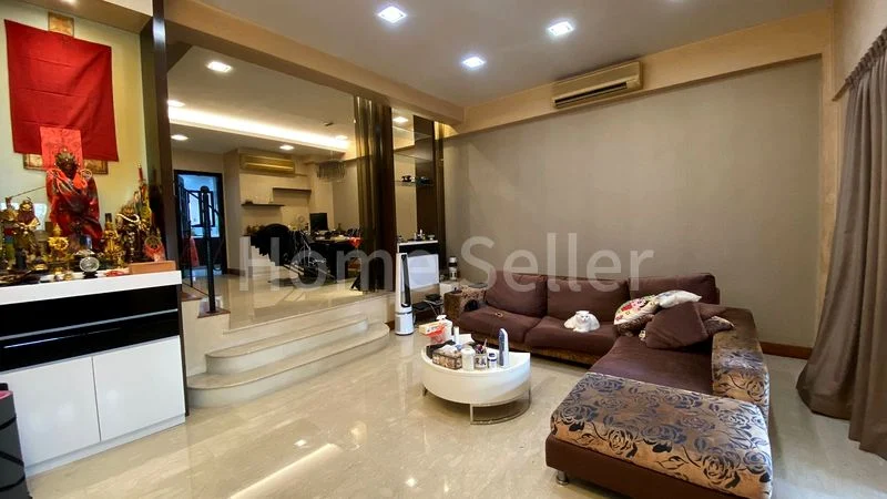 5 Bed Terraced House (Landed) for Sale in Villa Verde - Image 1