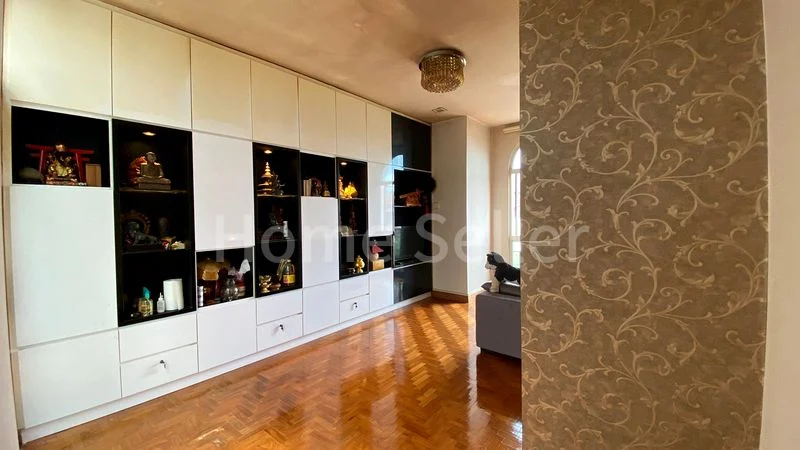 5 Bed Terraced House (Landed) for Sale in Villa Verde - Image 3