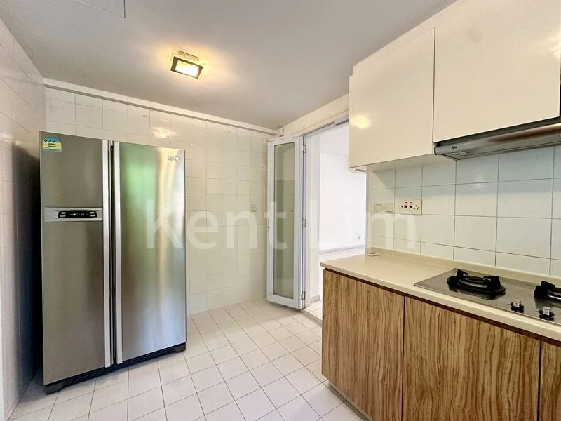 4 Bed Apartment (Condo) for Rent in  Parkway View - Image 7