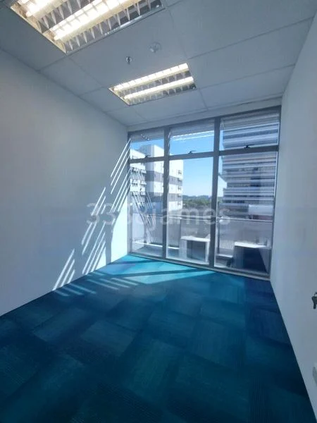 Light Industrial (B1) for Rent: Meissa, 1,200 Sq Ft Industrial Unit on Oldham Street - Image 2