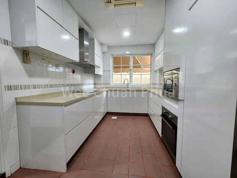 6 Bed Semi-Detached House (Landed) for Rent in  Queen's Road - Image 12