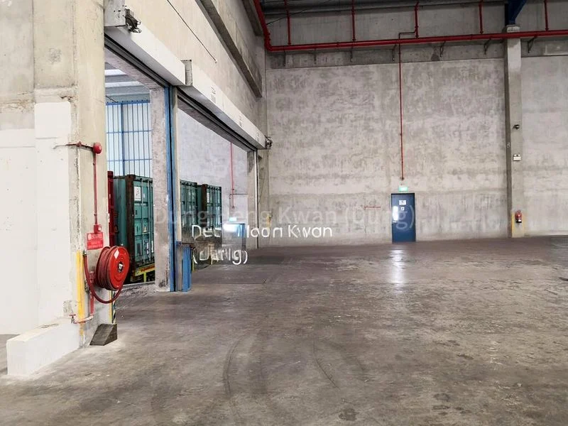 Warehouse for Rent:  40ft Loading Bays, High Ceilings & High Capacity Loading - Image 2
