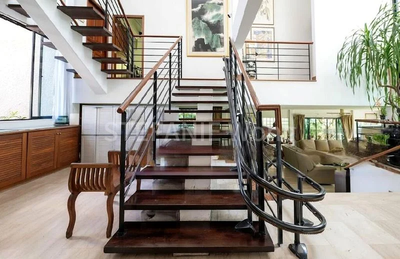 6 Bed Bungalow (Landed) for Sale in Queen Astrid Park - Image 2