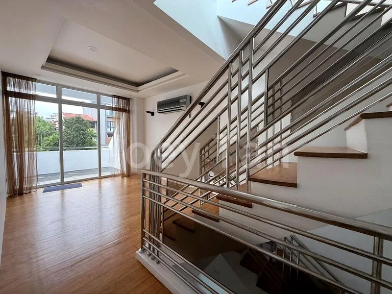 6 Bed Semi-Detached House (Landed) for Sale in East Coast Hill - Image 5