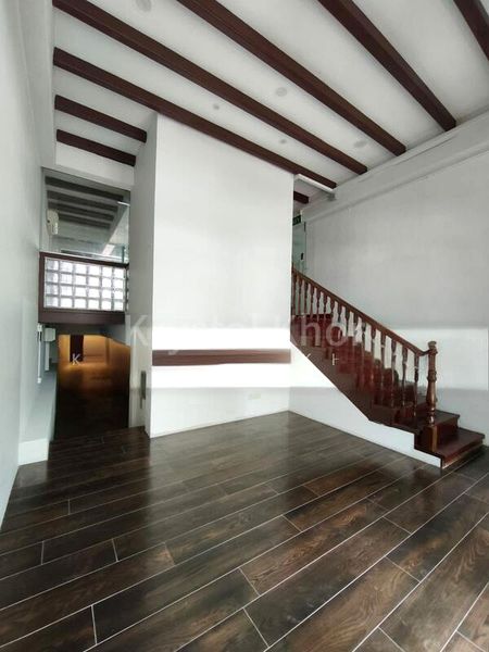 Office for Rent: A Unique 3.5 Sty Whole Building Shophouse, Fully-Covered near MRT - Image 19