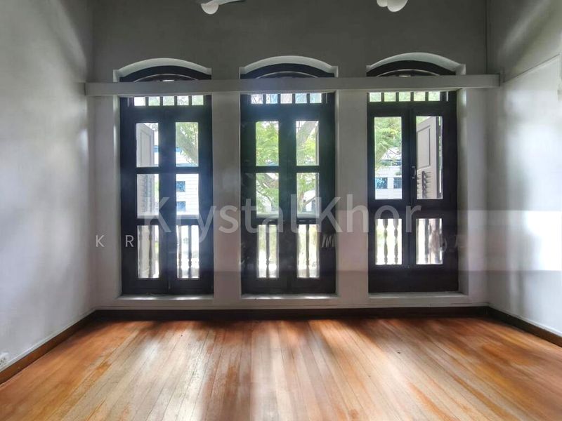 Office for Rent: A Unique 3.5 Sty Whole Building Shophouse, Fully-Covered near MRT - Image 8