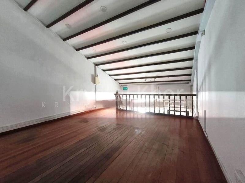 Office for Rent: A Unique 3.5 Sty Whole Building Shophouse, Fully-Covered near MRT - Image 16