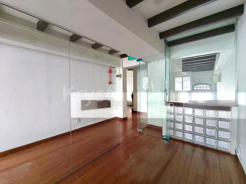 Office for Rent: A Unique 3.5 Sty Whole Building Shophouse, Fully-Covered near MRT - Image 12