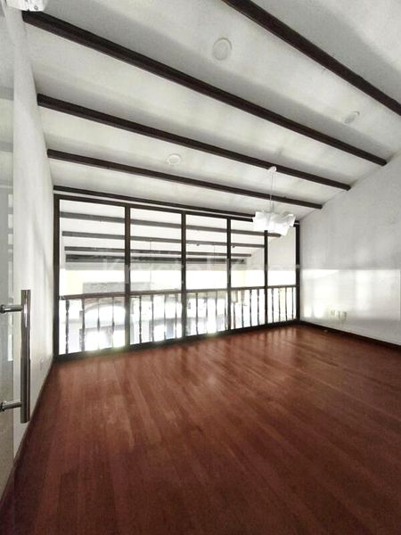 Office for Rent: A Unique 3.5 Sty Whole Building Shophouse, Fully-Covered near MRT - Image 4