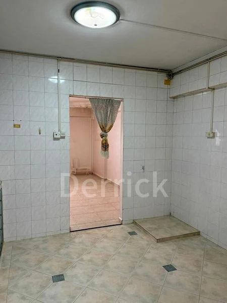 4 Room (4A) HDB for Sale in  762 Woodlands Avenue 6 - Image 2