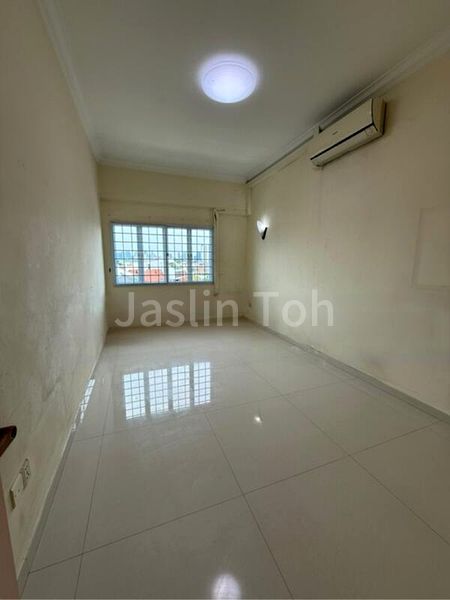 5 Bed Walk-up Apartment (Condo) for Sale in  Beng Tong Mansion - Image 6