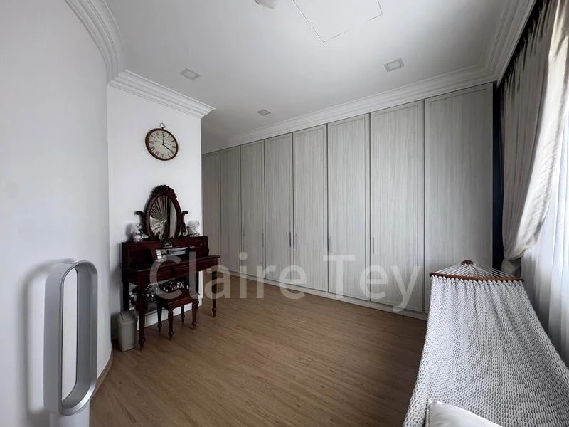 5 Bed Terraced House (Landed) for Sale in Lengkong Tiga - Image 1