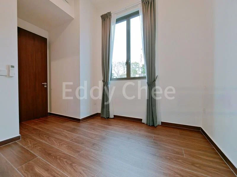 3 Bed Condo for Rent in  Holland Grove Road - Image 2