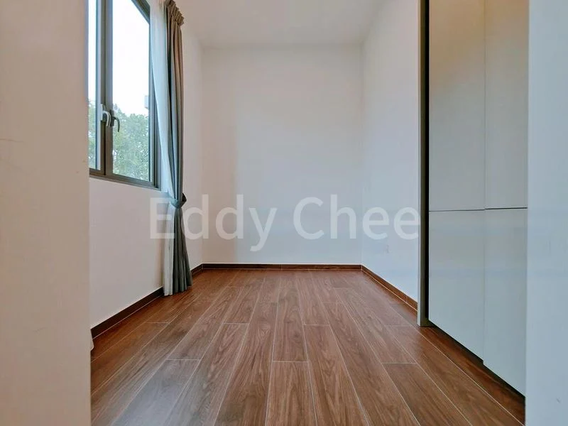 3 Bed Condo for Rent in  Holland Grove Road - Image 1