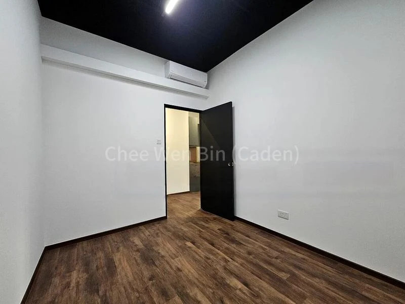 Light Industrial (B1) for Rent: Midview City - Image 2