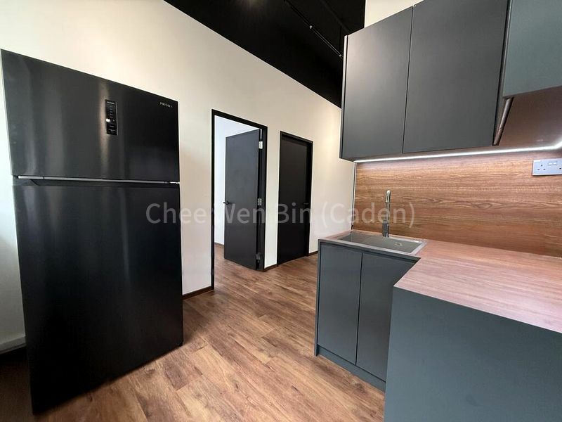 Light Industrial (B1) for Rent: Midview City - Image 6