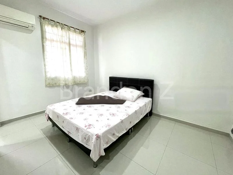 4 Bed Terraced House (Landed) for Sale in  Opera Estate - Image 4