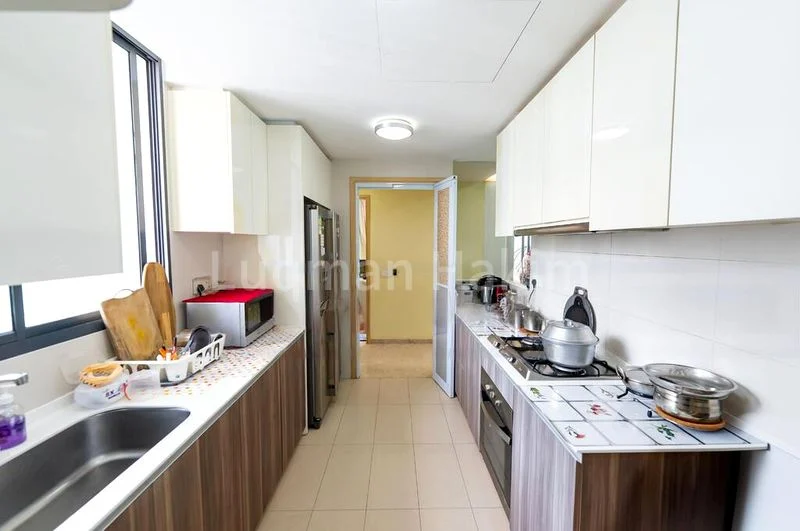 3 Bed Condo for Sale in  The Luxurie - Image 2