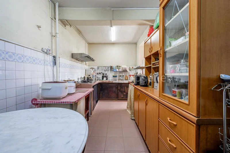 5 Room (5STD) HDB for Sale in 16 Hougang Avenue 3 - Image 2